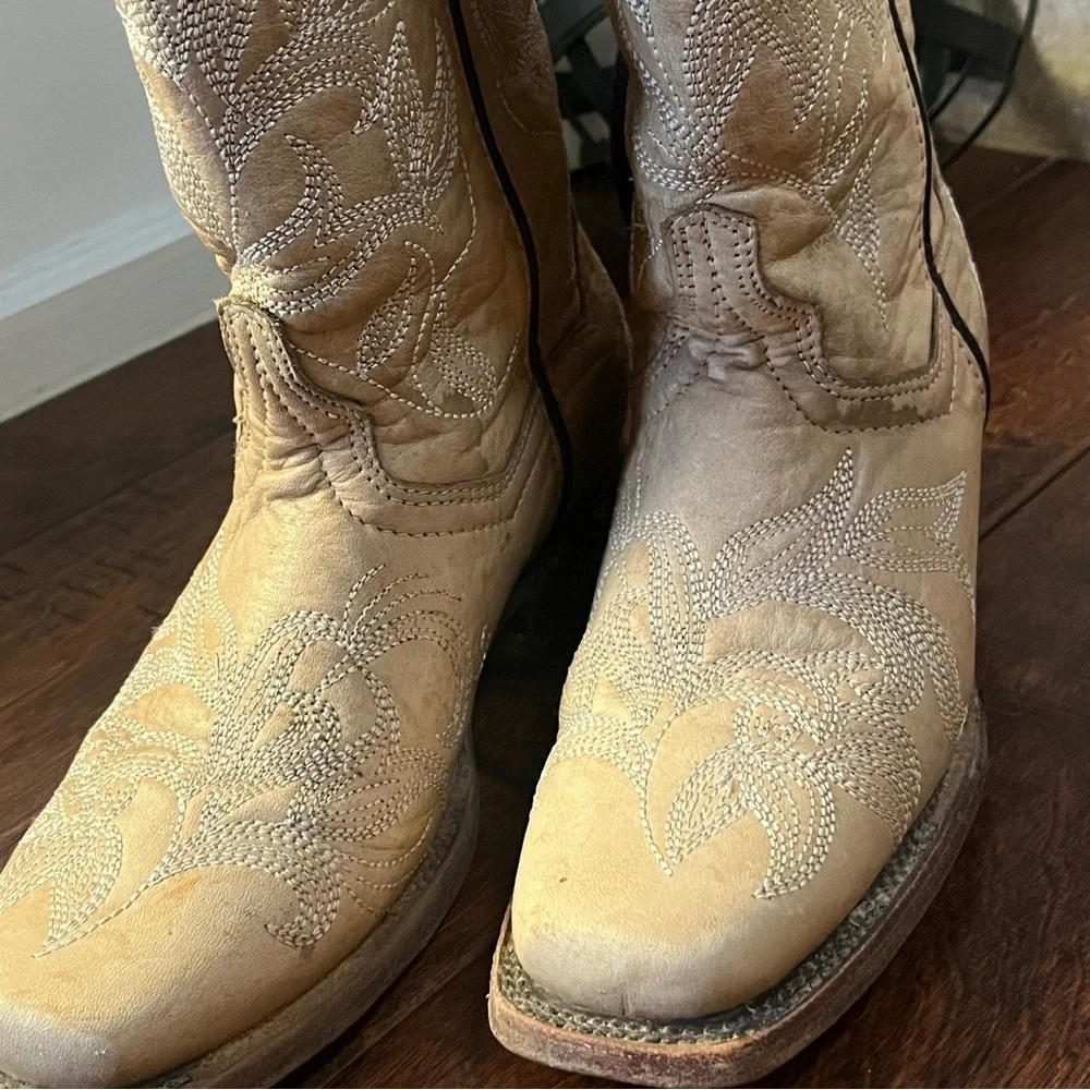 Veretta Cowgirl Boots - Off White - Picture 6 of 12